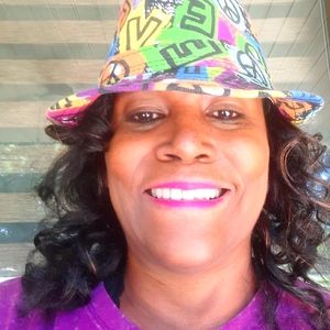 Meet your Posher, Suzanne